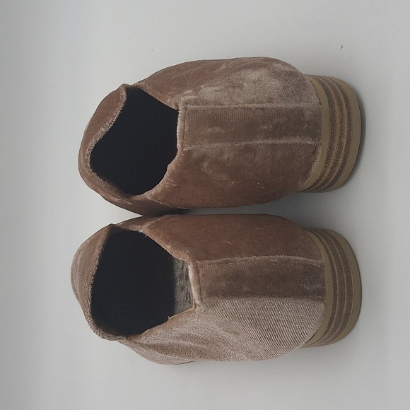 1414- Rag & Co Handcrafted Luxe Lap Taupe Color Size 9.5 NWT - Picture 4 of 10